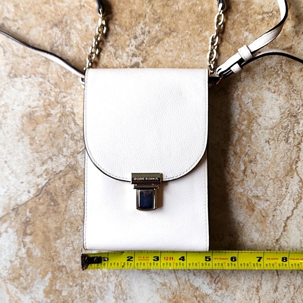 3292 Henri Bendel beige small purse and wallet.